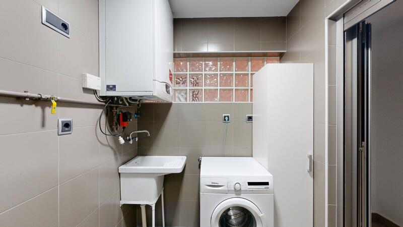 5 bedroom Apartment for sale