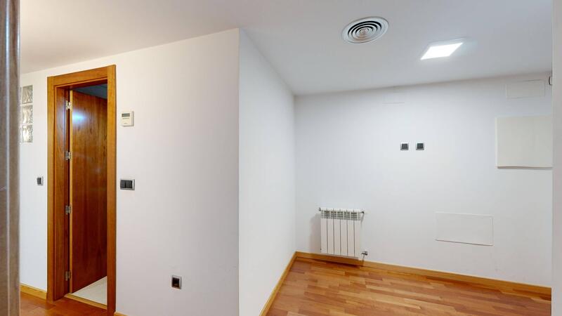 5 bedroom Apartment for sale