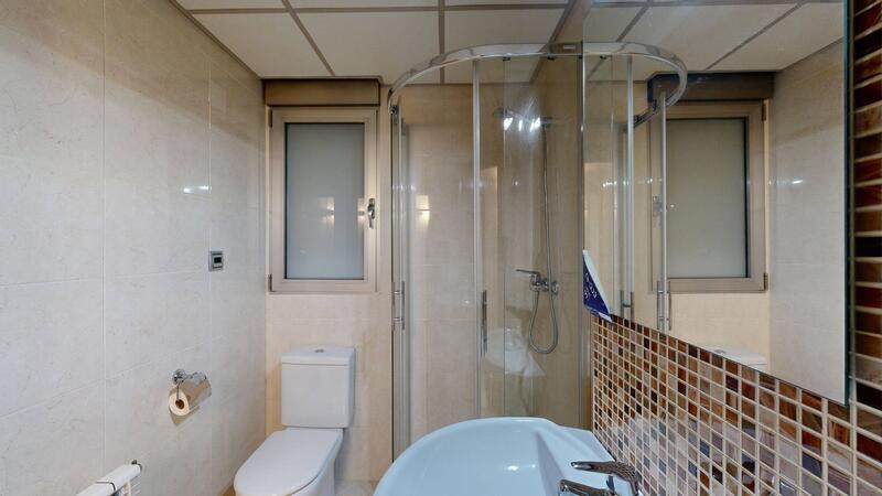 5 bedroom Apartment for sale