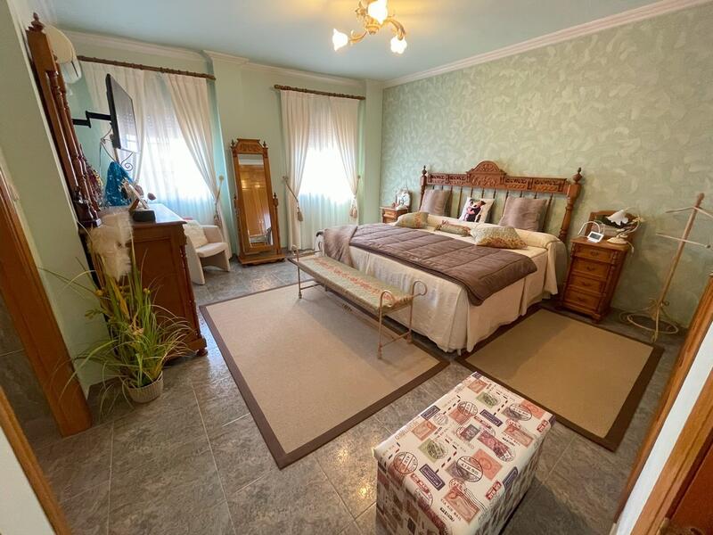 4 slaapkamer Landhuis Te koop