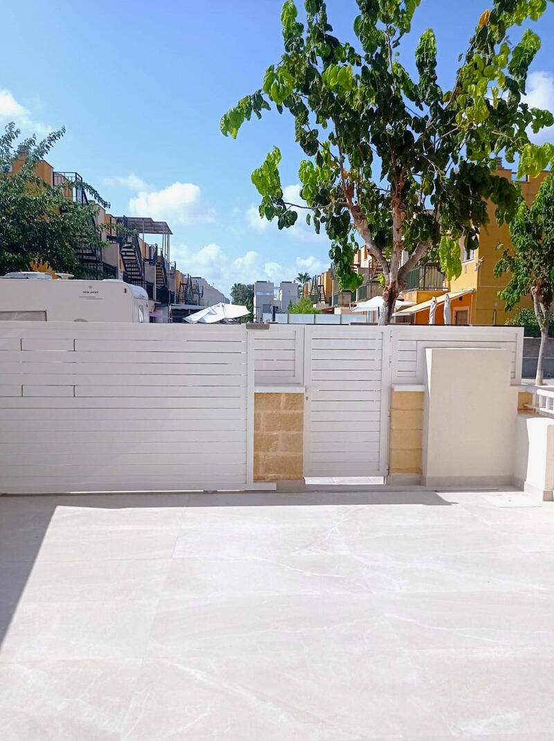 2 bedroom Townhouse for sale