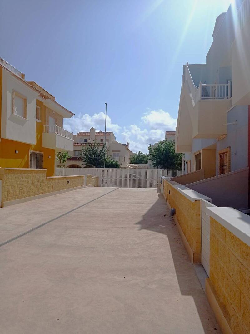 2 bedroom Townhouse for sale