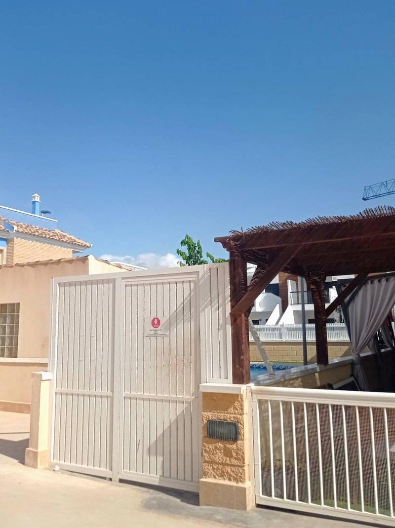 2 bedroom Townhouse for sale