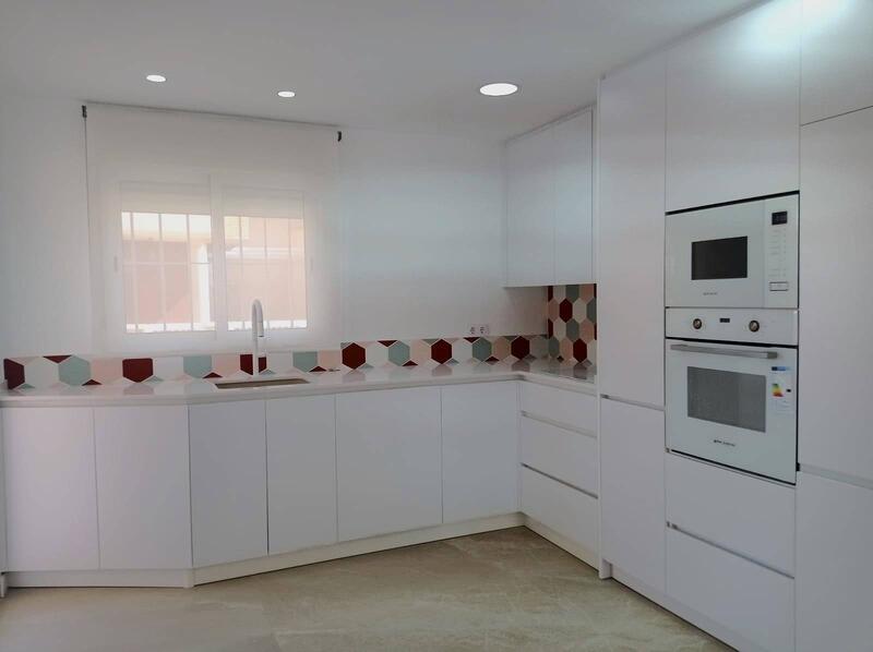 2 bedroom Townhouse for sale
