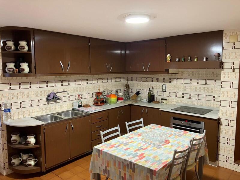 6 bedroom Townhouse for sale