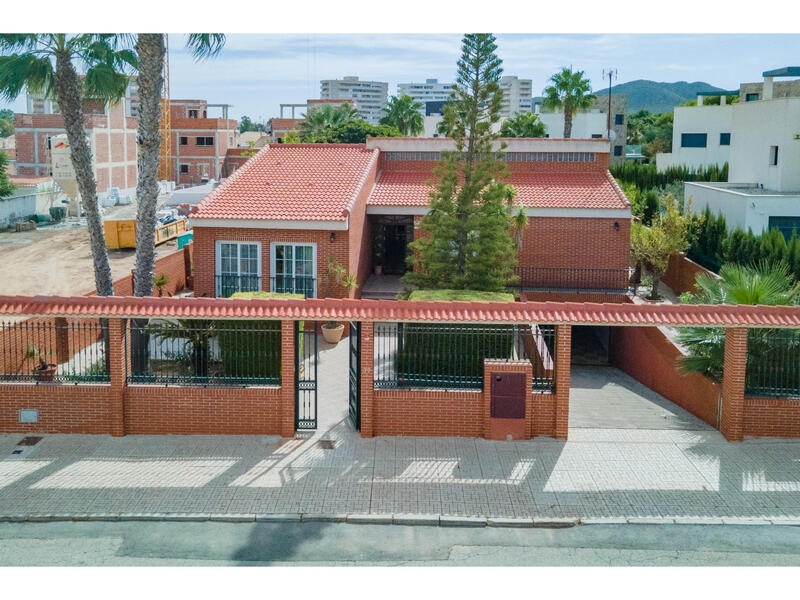 Villa en venta en Playa Honda, Murcia