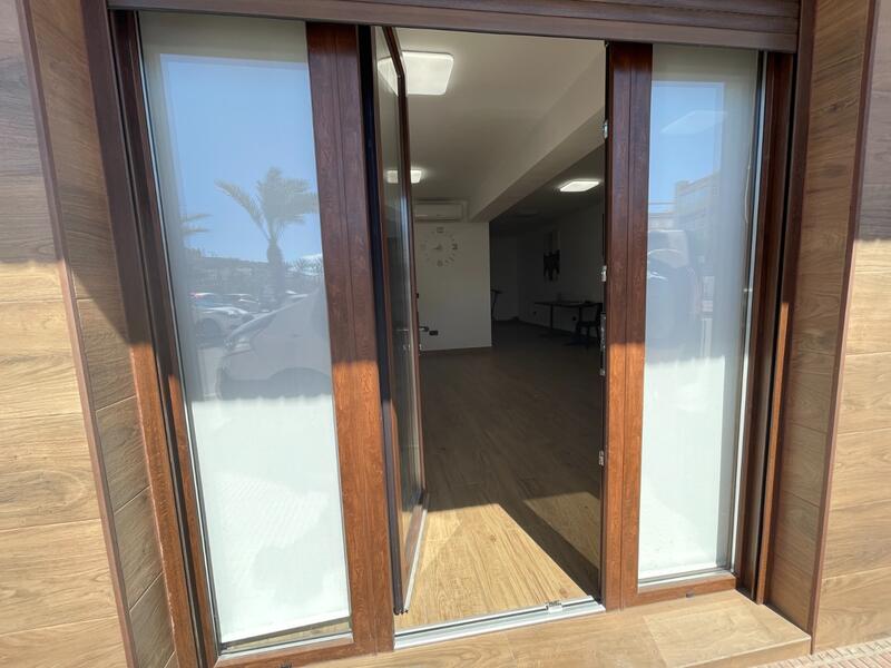 1 chambre Local Commercial à vendre