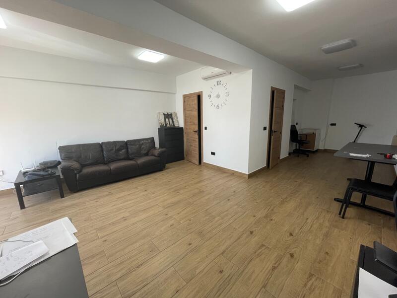 1 chambre Local Commercial à vendre