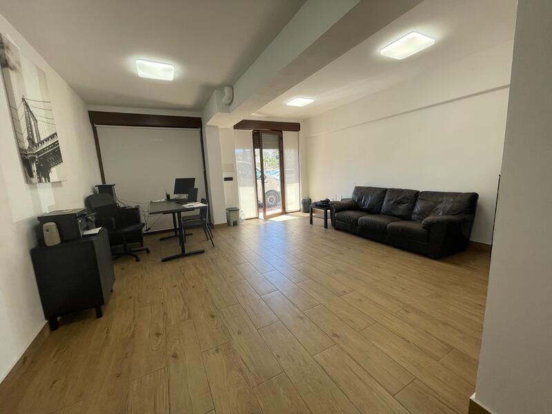 1 chambre Local Commercial à vendre
