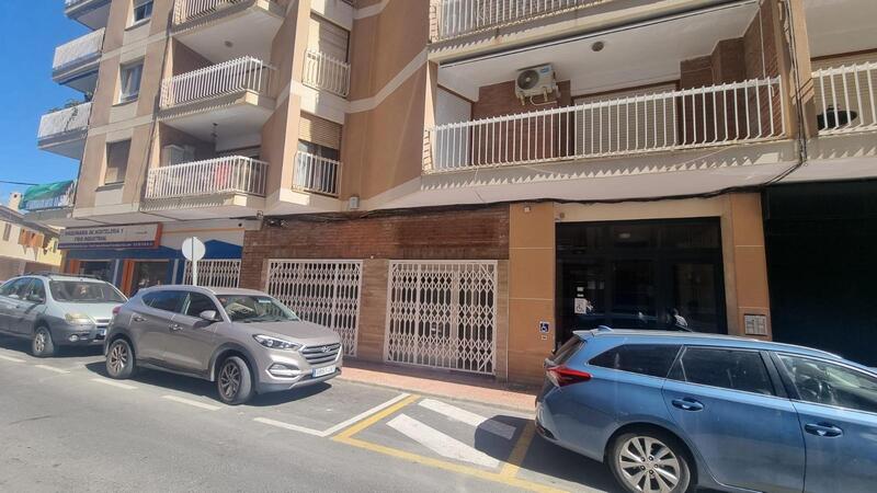 Commercieel vastgoed Te koop in Torrevieja, Alicante