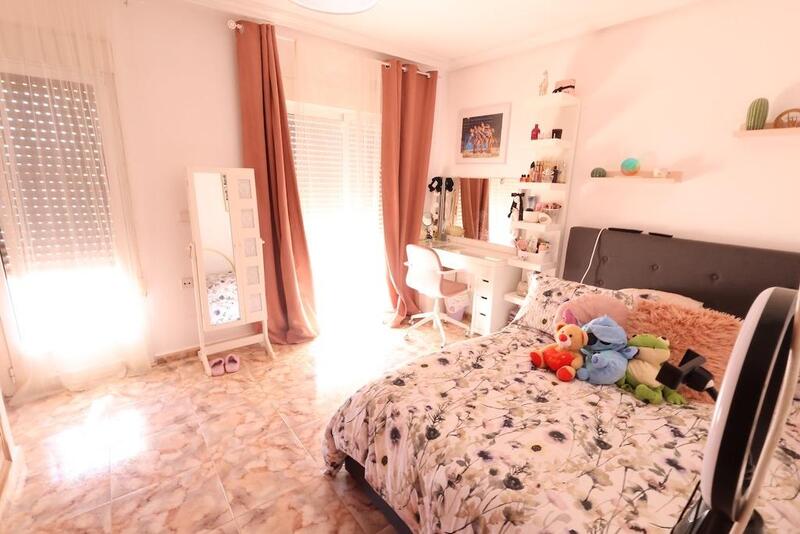 4 Cuarto Villa en venta