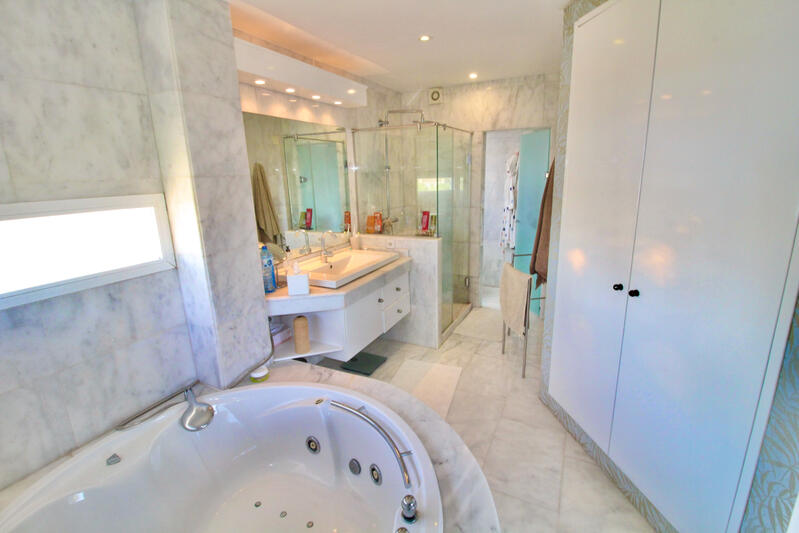 5 bedroom Villa for sale