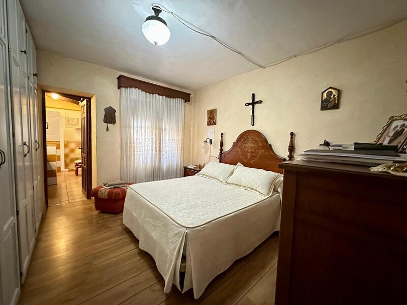 8 bedroom Villa for sale