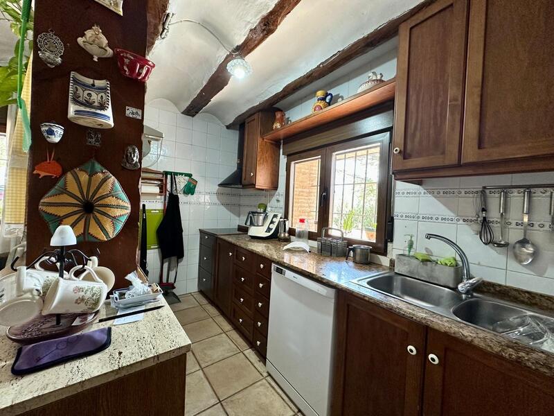 8 bedroom Villa for sale