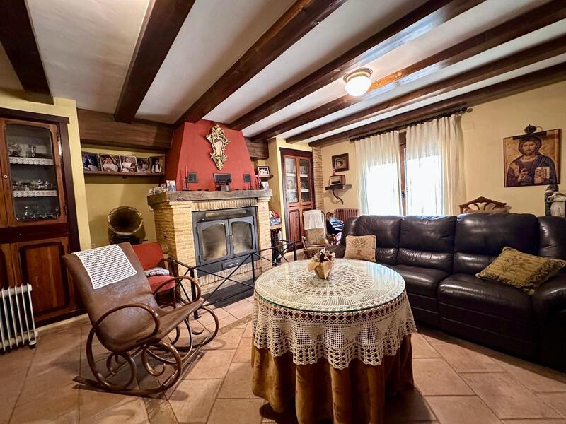 8 bedroom Villa for sale