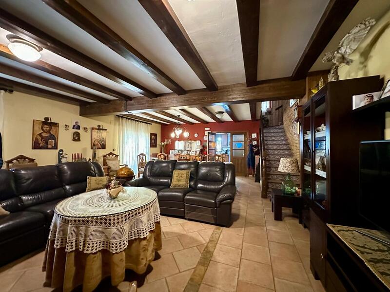 8 bedroom Villa for sale