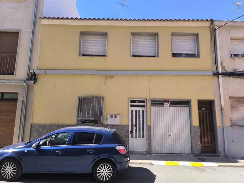 Gezinswoning Te koop in Yecla, Murcia