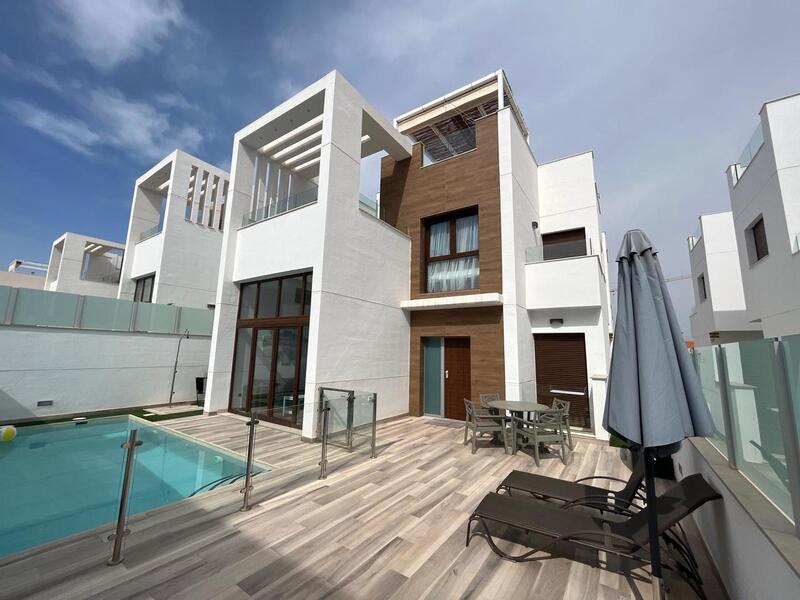 Villa zu verkaufen in Los Balcones, Alicante