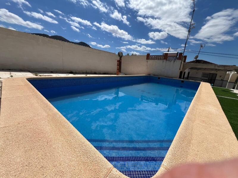 2 Cuarto Casa de Campo en venta