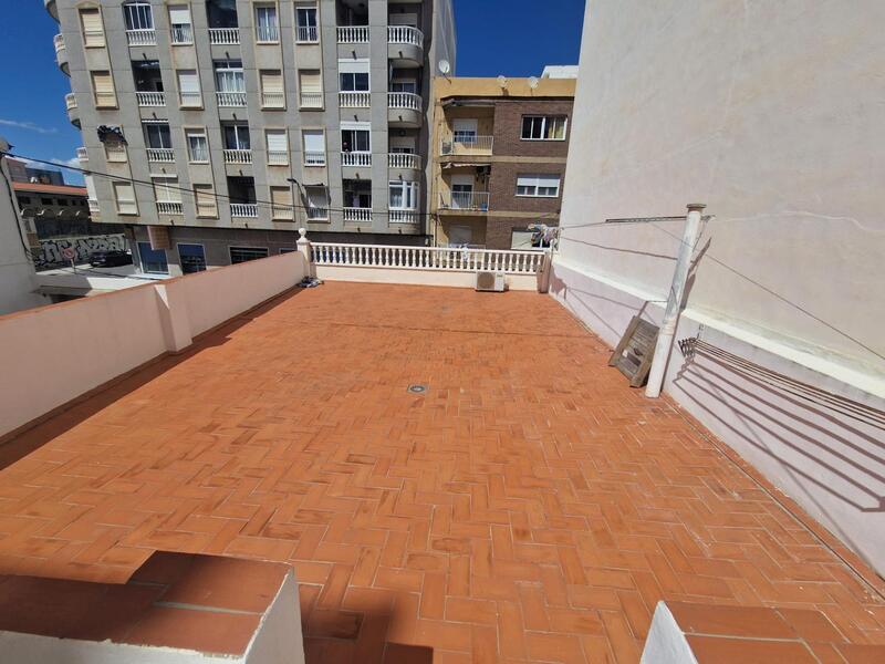 4 slaapkamer Gezinswoning Te koop