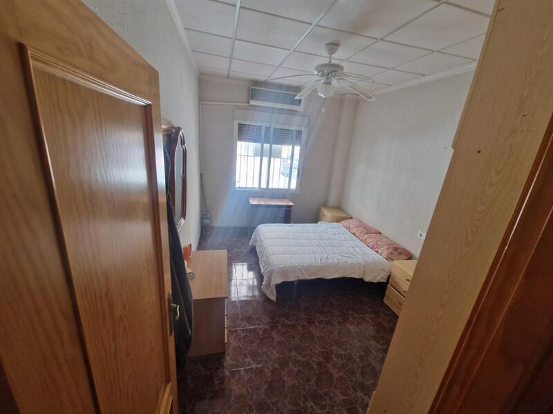 4 slaapkamer Gezinswoning Te koop