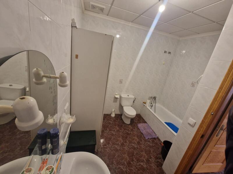 4 slaapkamer Gezinswoning Te koop