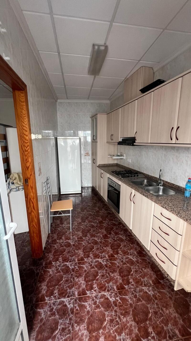 4 спальная комната городская тюрьма продается
