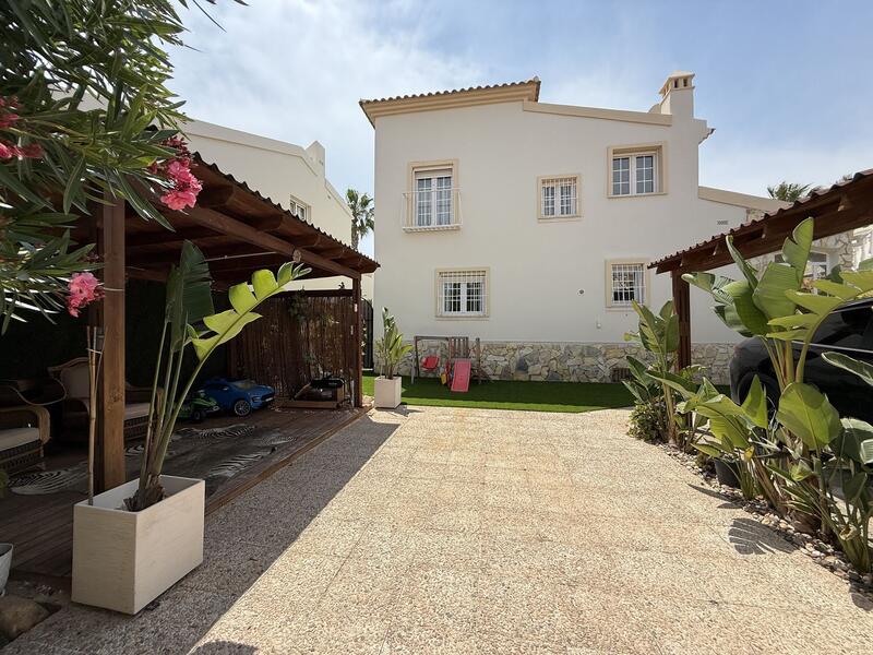 4 Cuarto Villa en venta