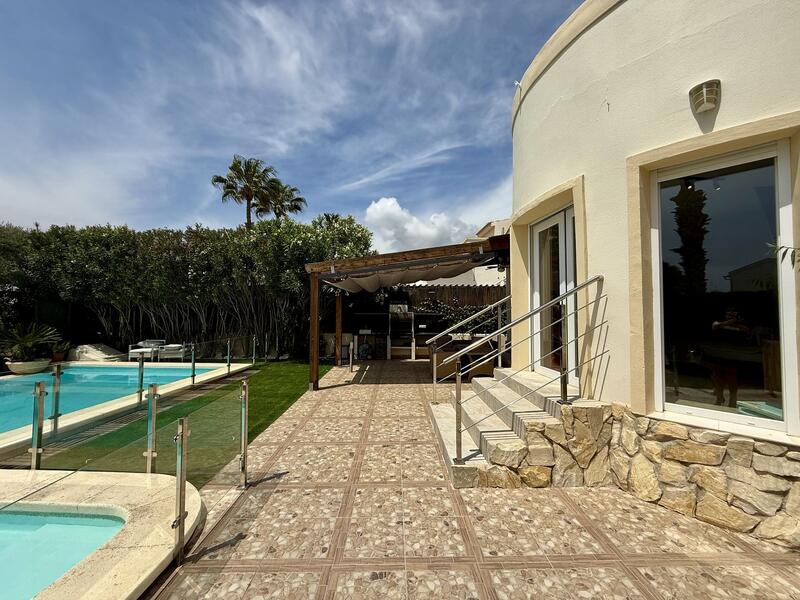 4 Cuarto Villa en venta
