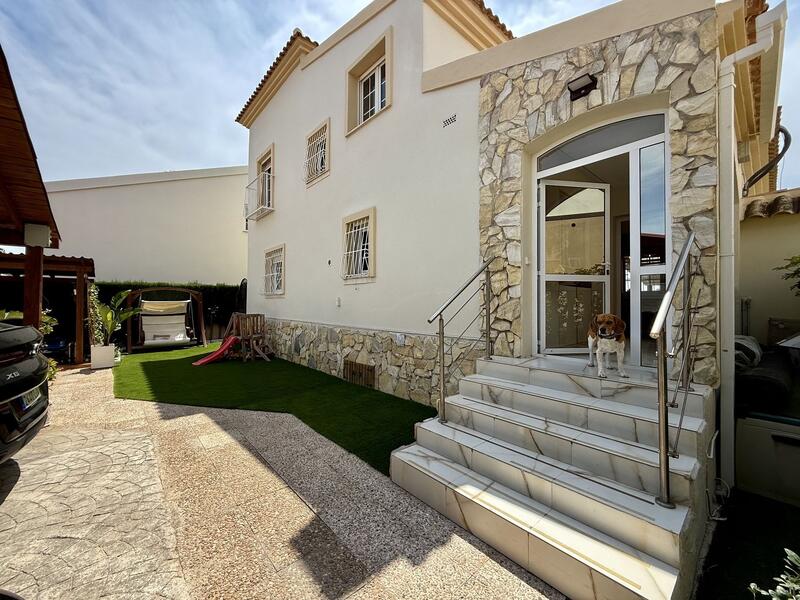 4 Cuarto Villa en venta