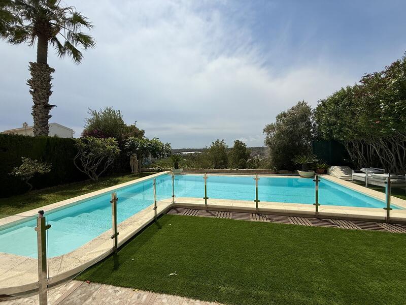 4 Cuarto Villa en venta