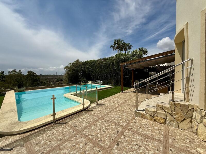 4 Cuarto Villa en venta