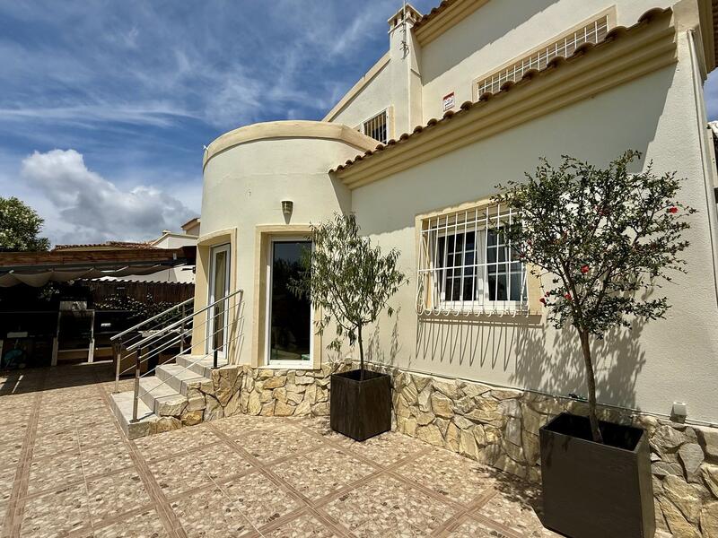 4 Cuarto Villa en venta
