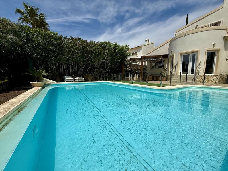 4 Cuarto Villa en venta