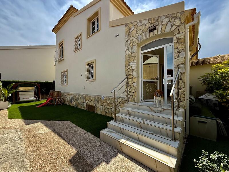 4 Cuarto Villa en venta