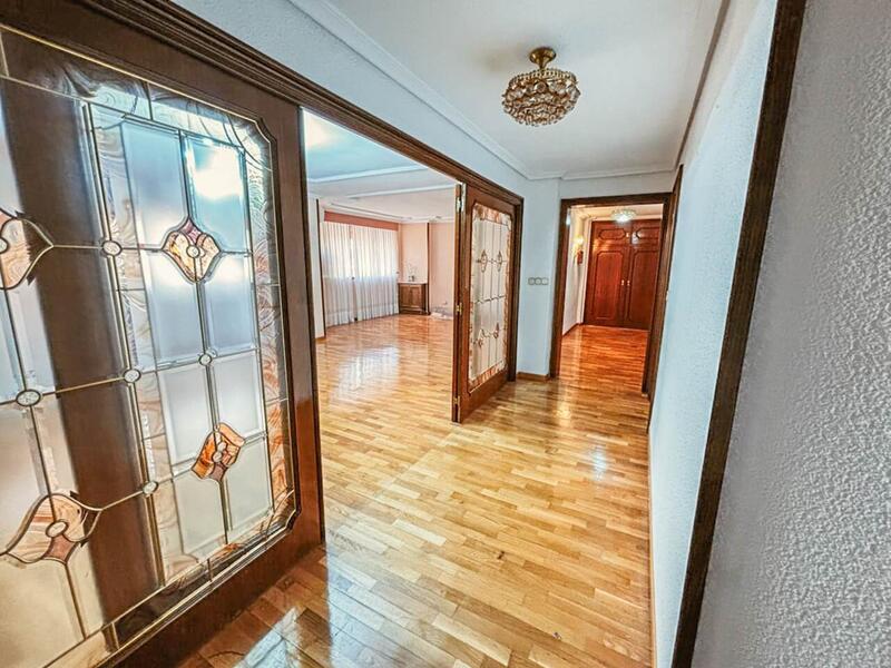5 chambre Appartement à vendre