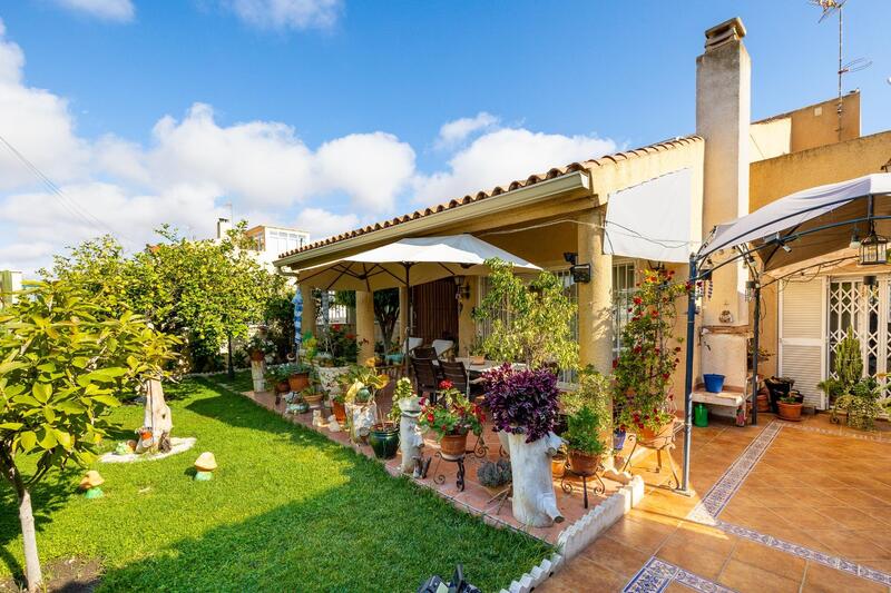 Villa en venta en Torrevieja, Alicante