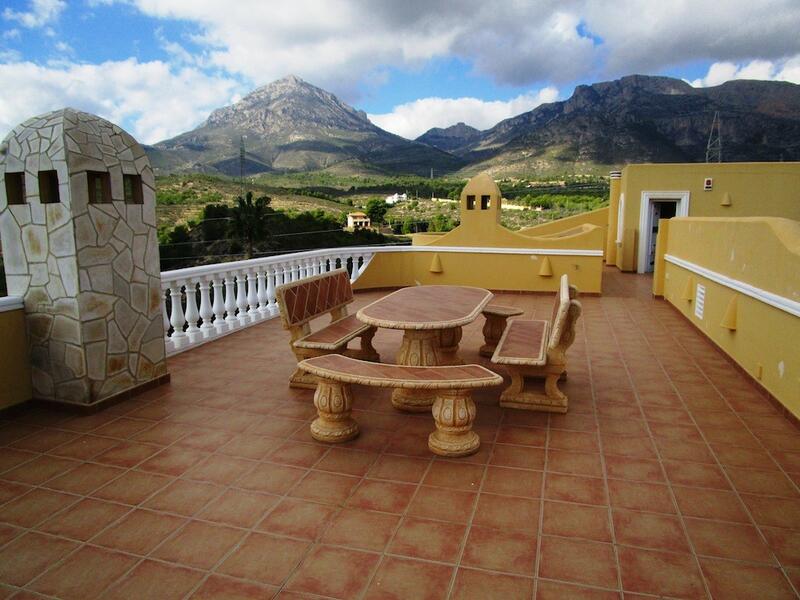 8 bedroom Villa for sale