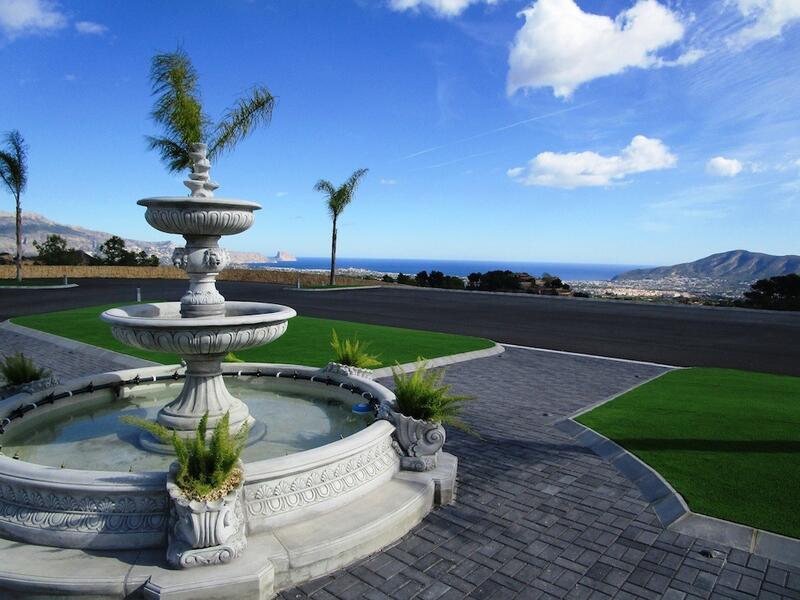 8 bedroom Villa for sale