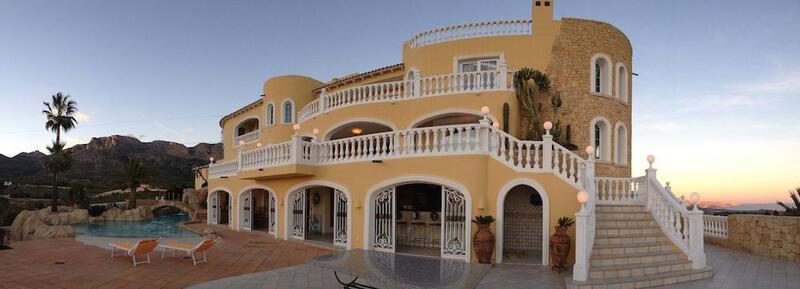 8 bedroom Villa for sale