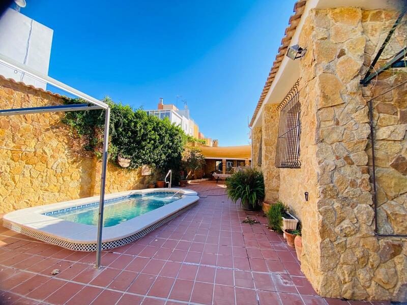 2 Cuarto Villa en venta