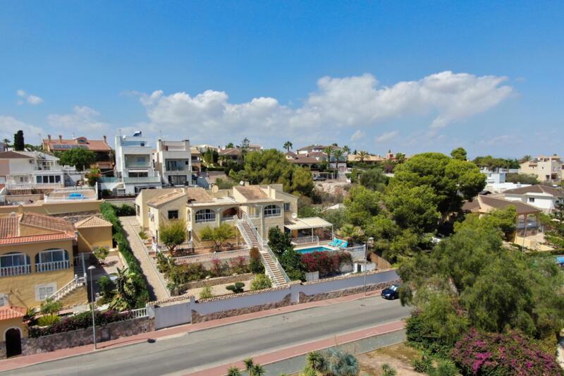 Villa til salgs i Torrevieja, Alicante