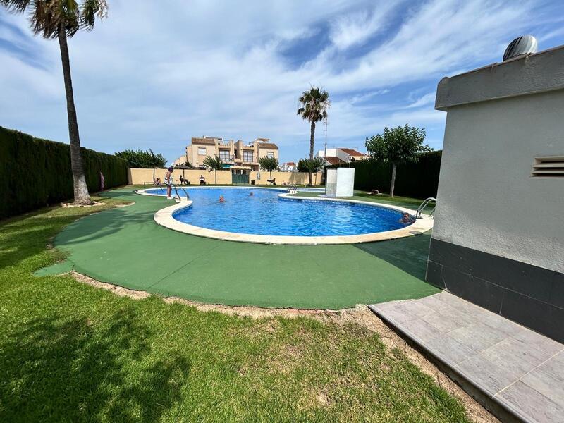 Villa à vendre dans Torrevieja, Alicante