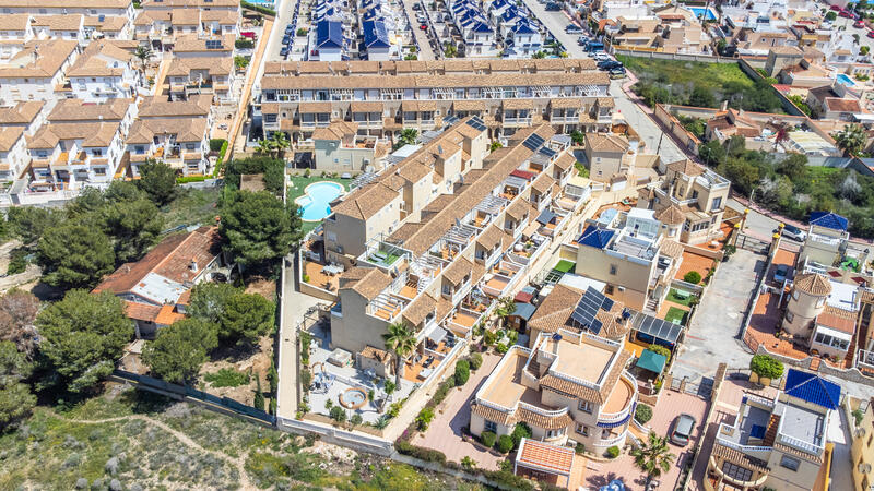 Stadthaus zu verkaufen in Orihuela Costa, Alicante