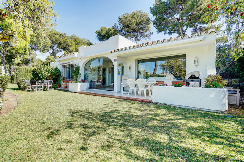 Villa zu verkaufen in Miraflores, Málaga