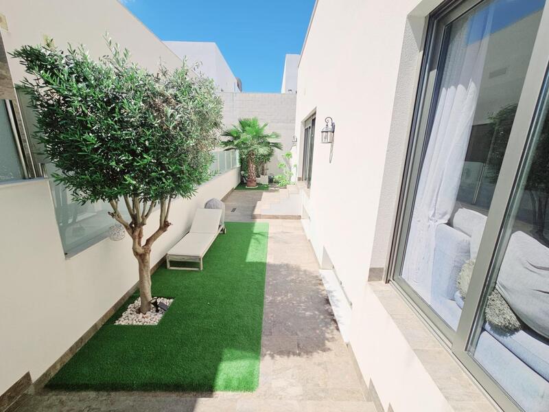 5 bedroom Villa for sale