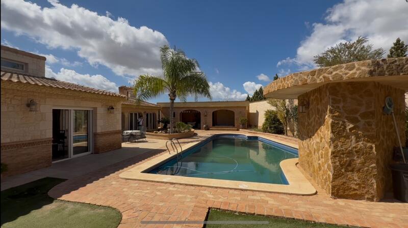 6 Cuarto Villa en venta