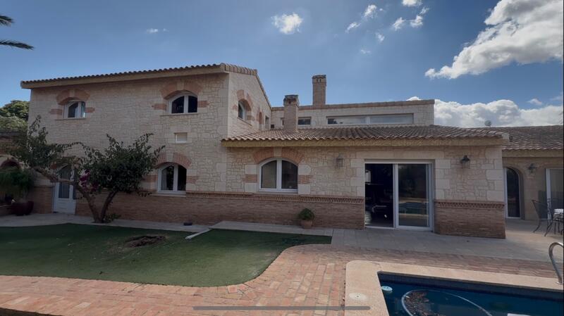 6 Cuarto Villa en venta