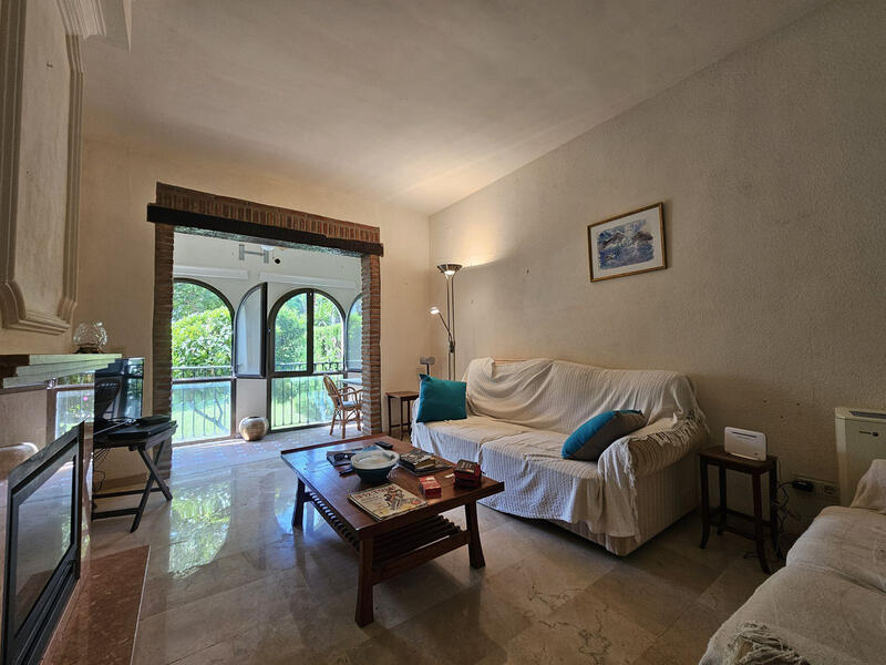 4 bedroom Townhouse for sale