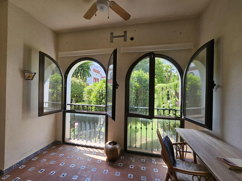 4 bedroom Townhouse for sale